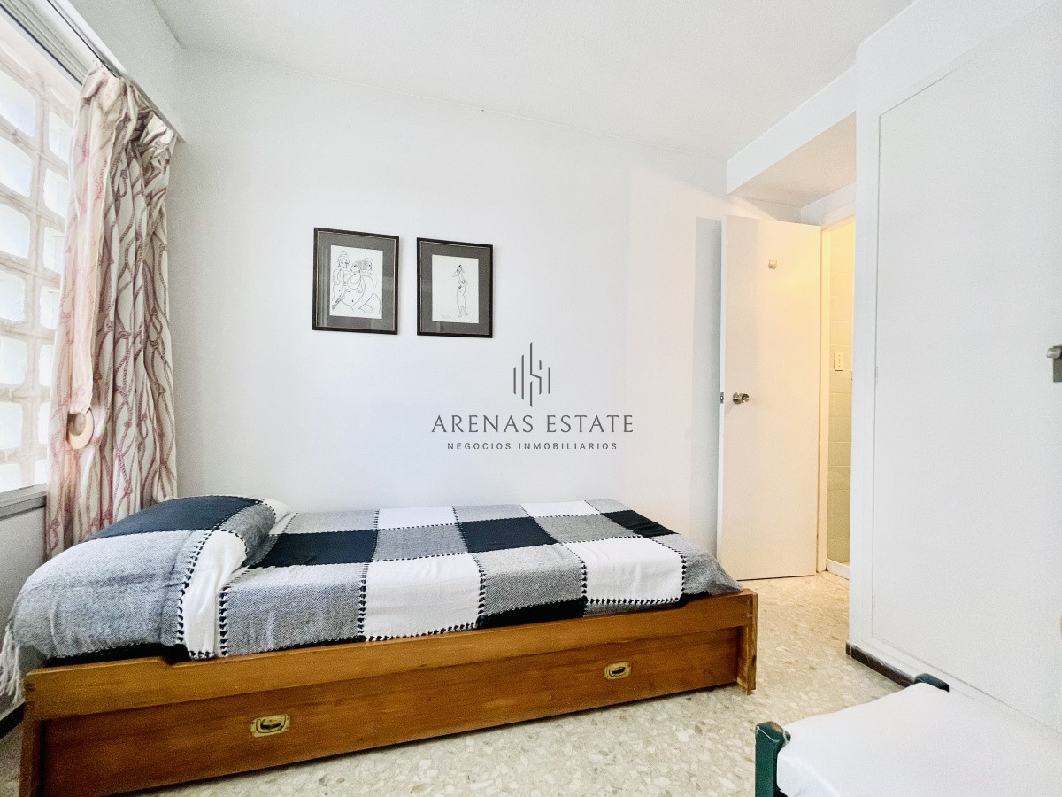 Apartamento ID.1969 - Apartamento de 2 Dormitorios Frente al Mar, con Vista - Playa Mansa, Venta