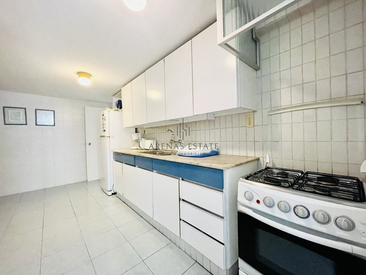 Apartamento ID.1969 - Apartamento de 2 Dormitorios Frente al Mar, con Vista - Playa Mansa, Venta