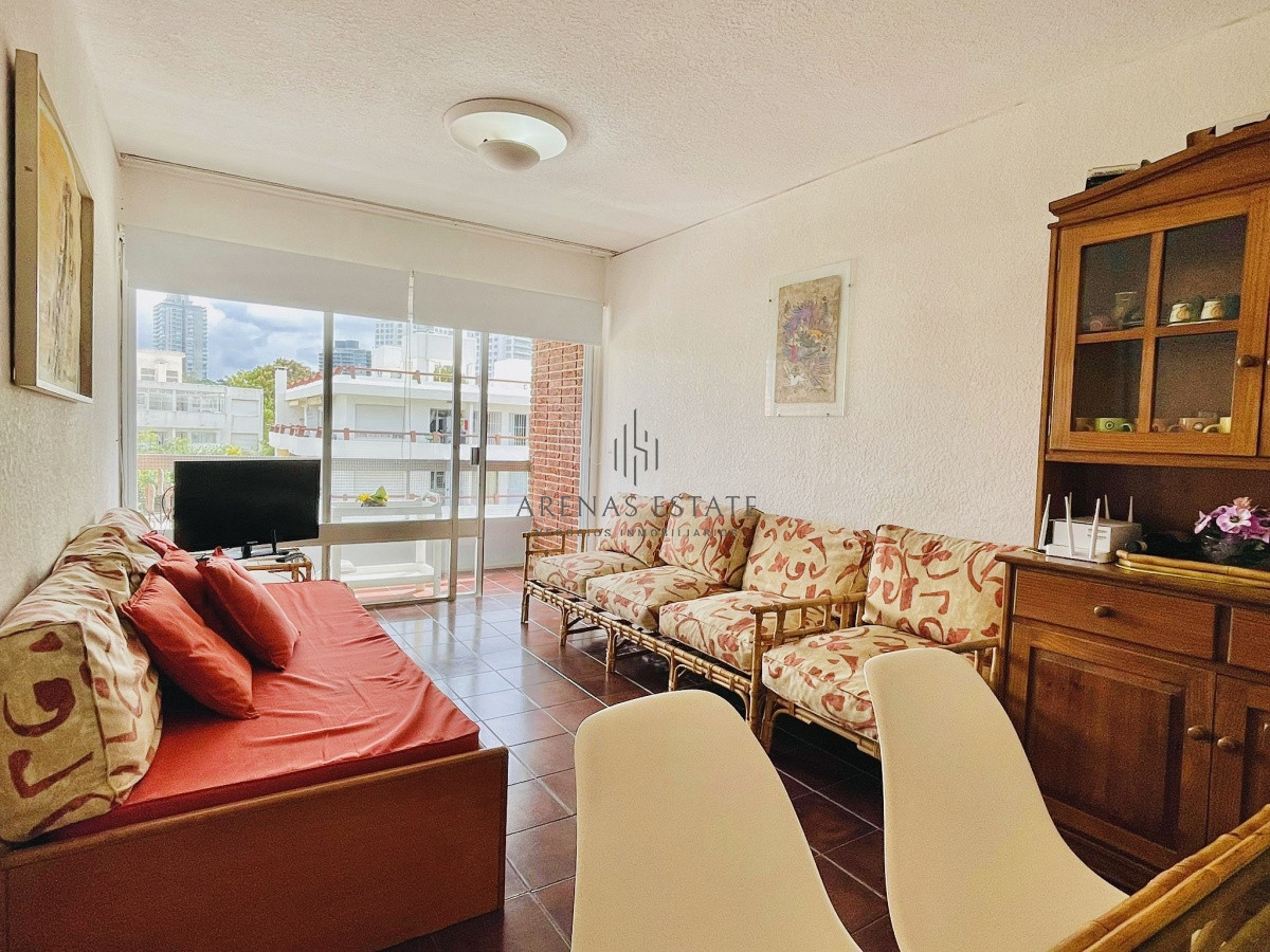Apartamento ID.609 - Apartamento de 2 Dormitorios en Aidy Grill a Pocos Metros de Playa Brava - Venta