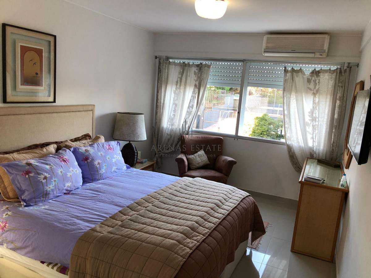 Apartamento ID.438 - Apartamento de 2 Dormitorios Frente a Playa Mansa