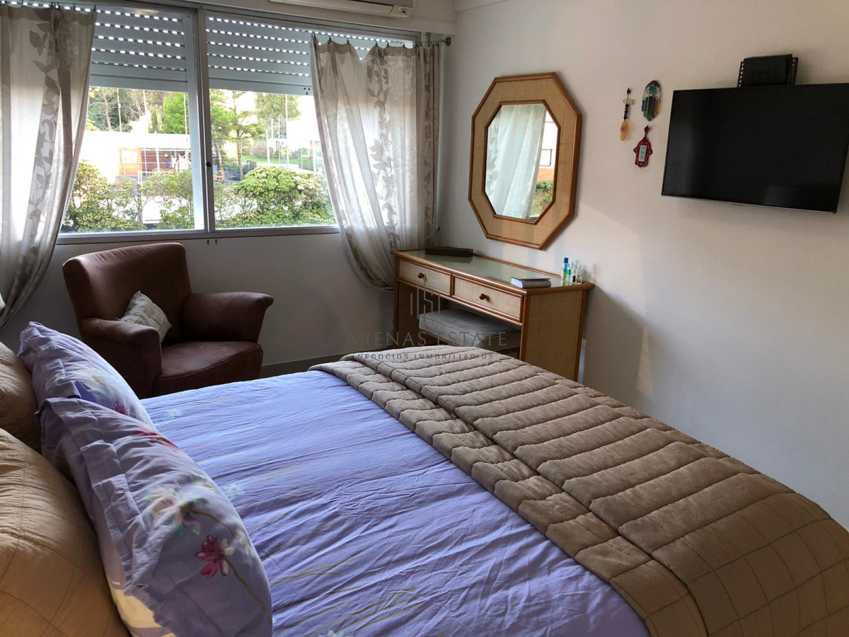 Apartamento ID.438 - Apartamento de 2 Dormitorios Frente a Playa Mansa