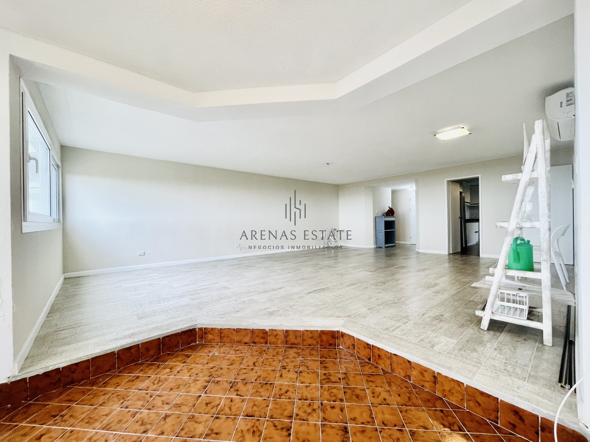 Apartamento ID.1134 - Venta y alquiler anual de amplio apartamento de tres dormitorios completamente reciclado sobre Roosevelt, Punta del Este