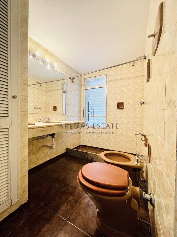 Apartamento ID.1969 - Apartamento de 2 Dormitorios Frente al Mar, con Vista - Playa Mansa, Venta