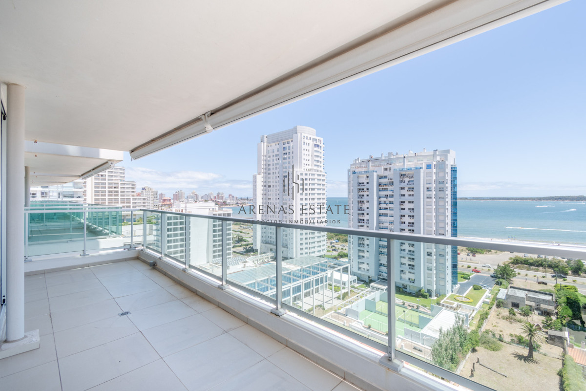 Apartamento ID.2148 - Venta de Excelente Apartamento de 3 Dormitorios con Vista al Mar, Playa Mansa, Punta del Este