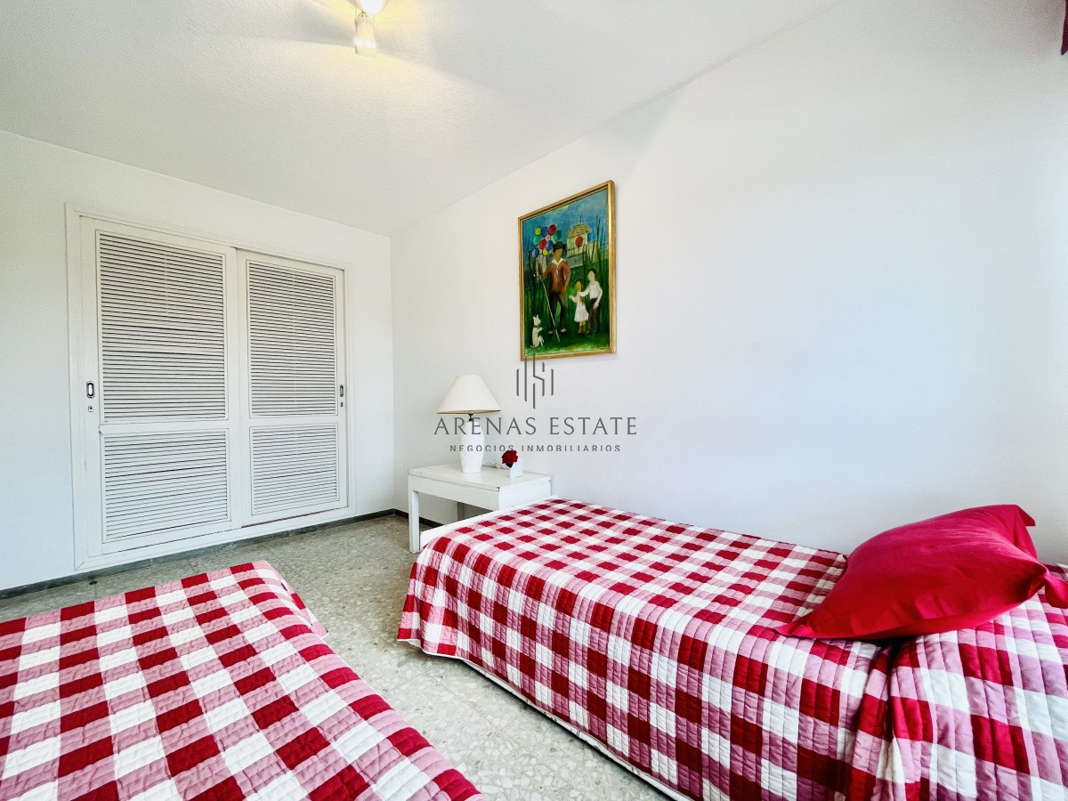 Apartamento ID.1969 - Apartamento de 2 Dormitorios Frente al Mar, con Vista - Playa Mansa, Venta