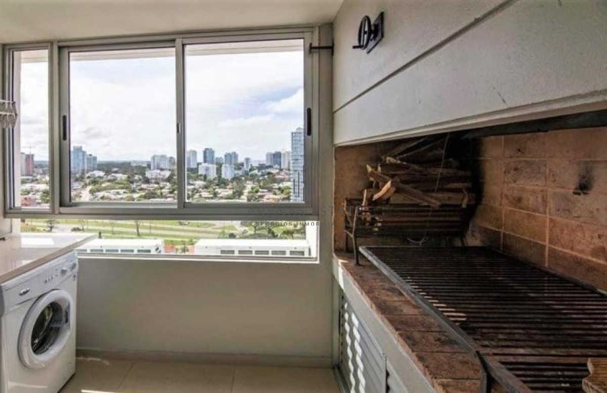 Apartamento ID.1418 - enta de Excelente Apartamento de 3 Dormitorios con Vista al Mar, Playa Mansa, Punta del Este