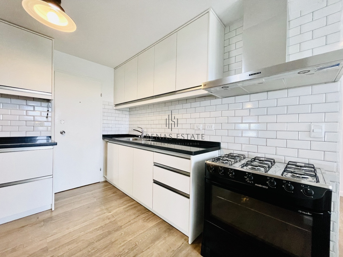 Apartamento ID.1134 - Venta y alquiler anual de amplio apartamento de tres dormitorios completamente reciclado sobre Roosevelt, Punta del Este