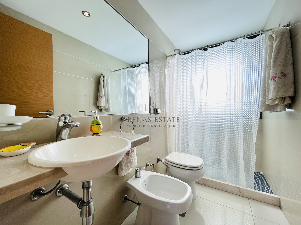 Apartamento ID.599 - Apartamento de 2 Dormitorios y Parrillero Frente a Playa Brava, Punta del Este