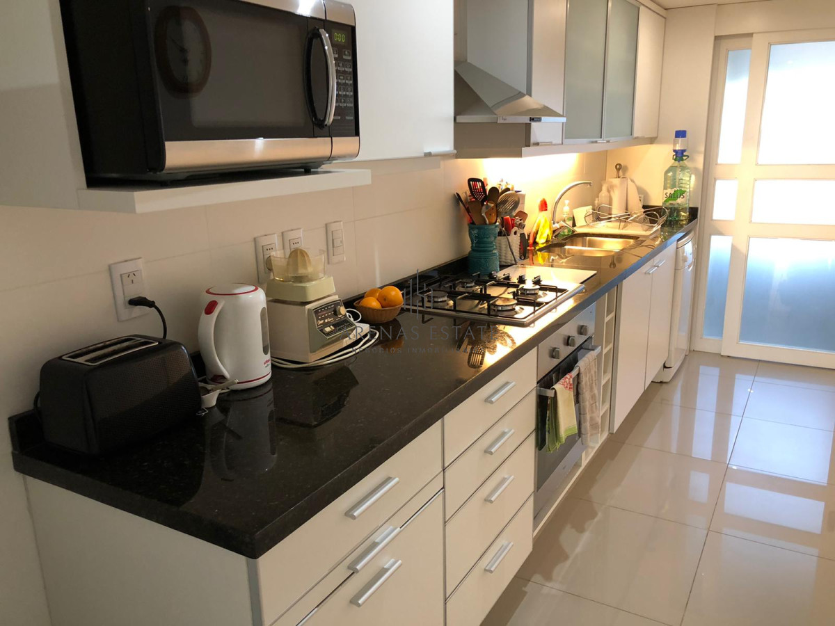 Apartamento ID.438 - Apartamento de 2 Dormitorios Frente a Playa Mansa