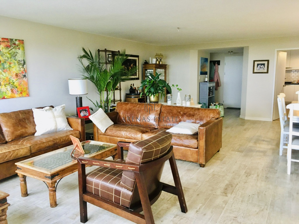Apartamento ID.1134 - Venta y alquiler anual de amplio apartamento de tres dormitorios completamente reciclado sobre Roosevelt, Punta del Este