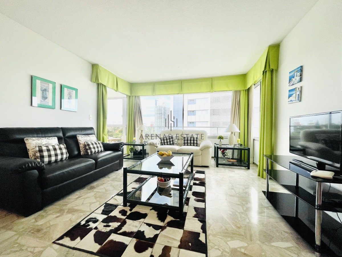 Apartamento ID.1969 - Apartamento de 2 Dormitorios Frente al Mar, con Vista - Playa Mansa, Venta