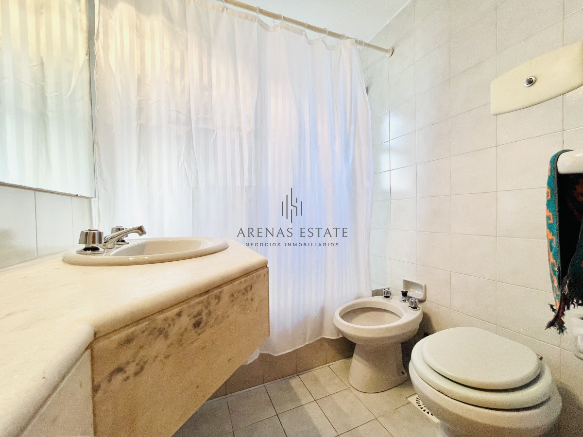 Apartamento ID.444 - Apartamento de 3 Dormitorios en Primera Línea del Mar, Playa Brava - Venta