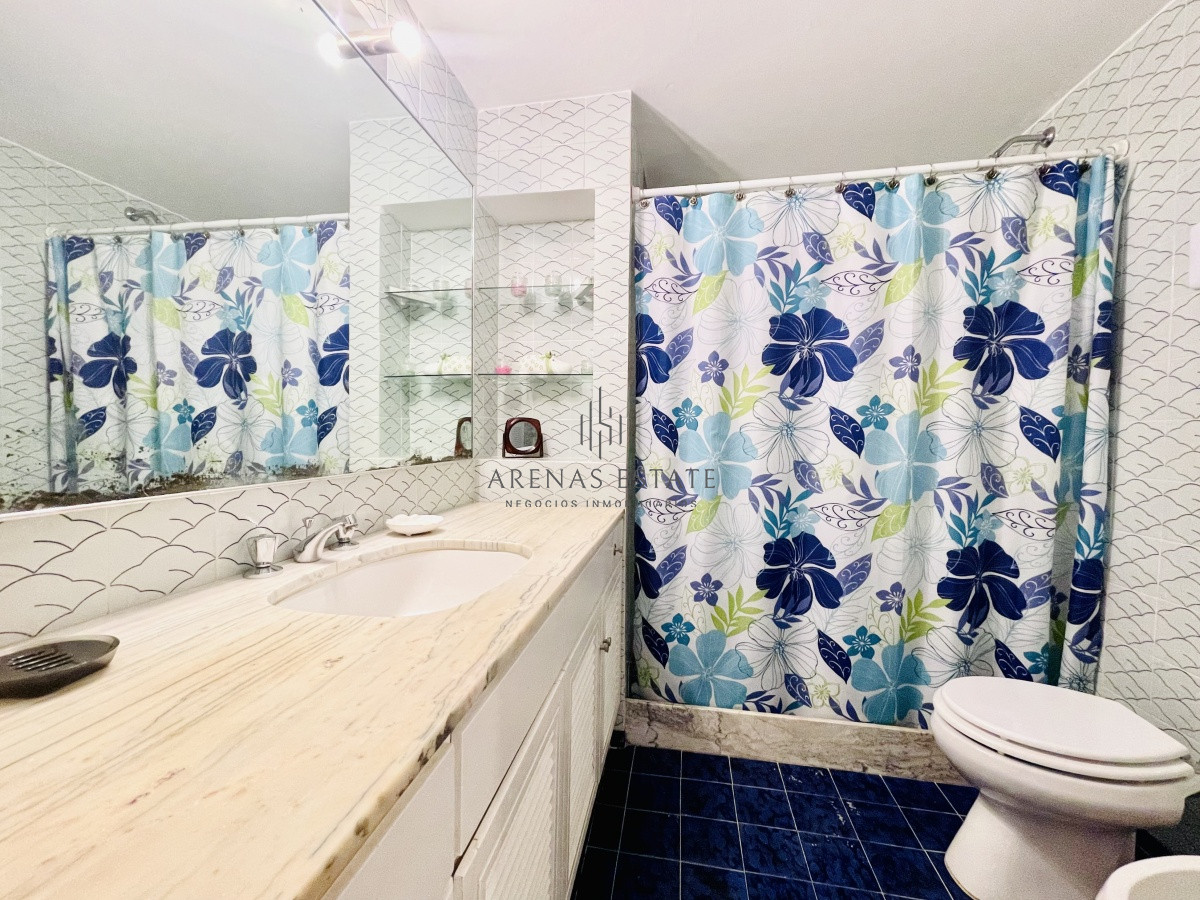 Apartamento ID.1969 - Apartamento de 2 Dormitorios Frente al Mar, con Vista - Playa Mansa, Venta
