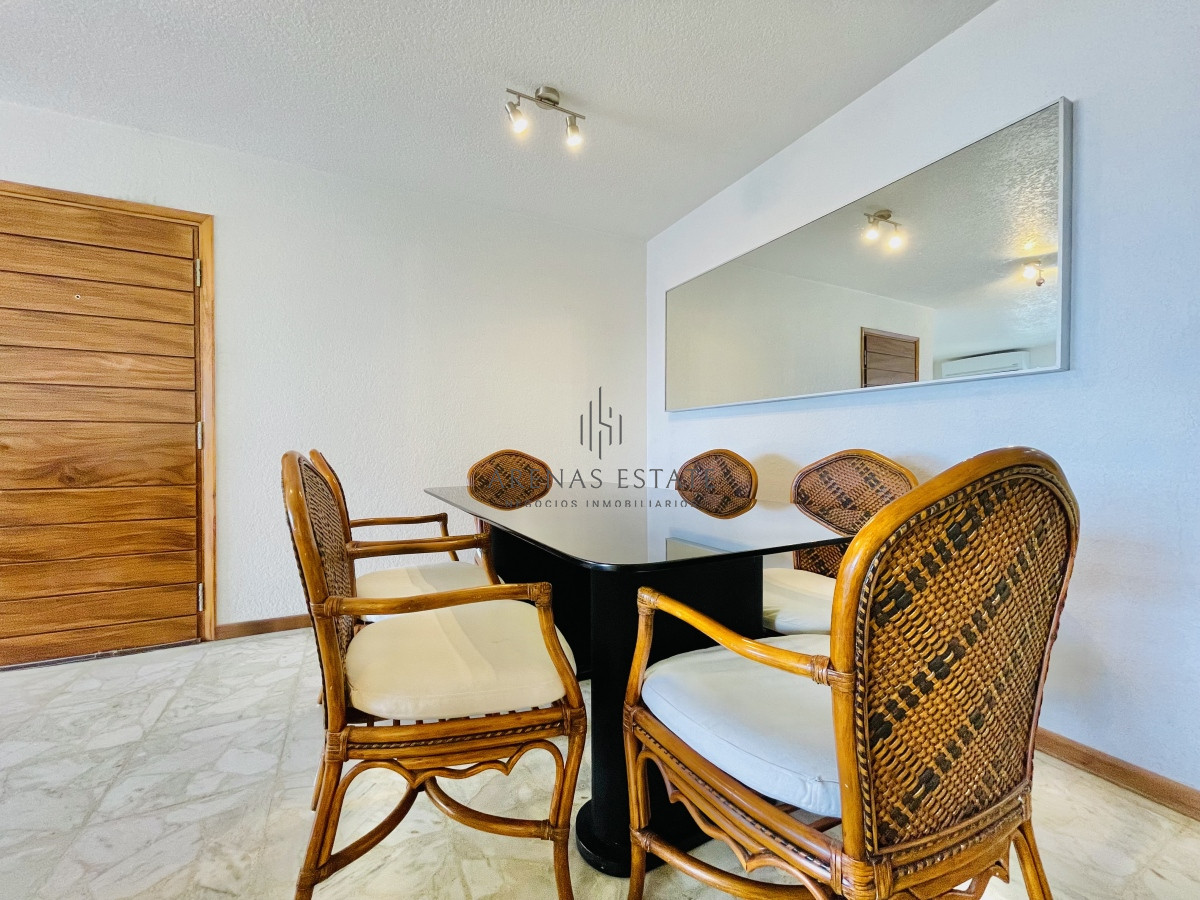 Apartamento ID.1868 - Apartamento de 3 Dormitorios en Playa Mansa con Vista al Mar