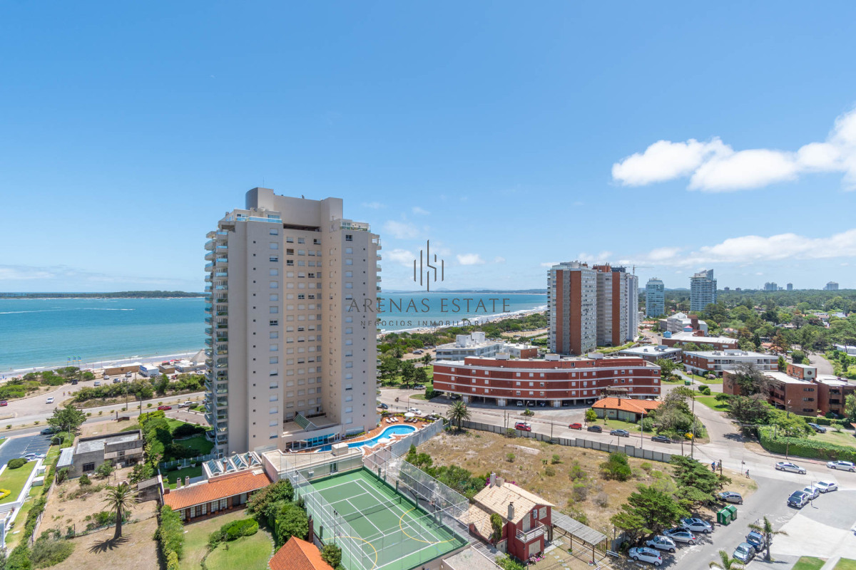 Apartamento ID.2148 - Venta de Excelente Apartamento de 3 Dormitorios con Vista al Mar, Playa Mansa, Punta del Este