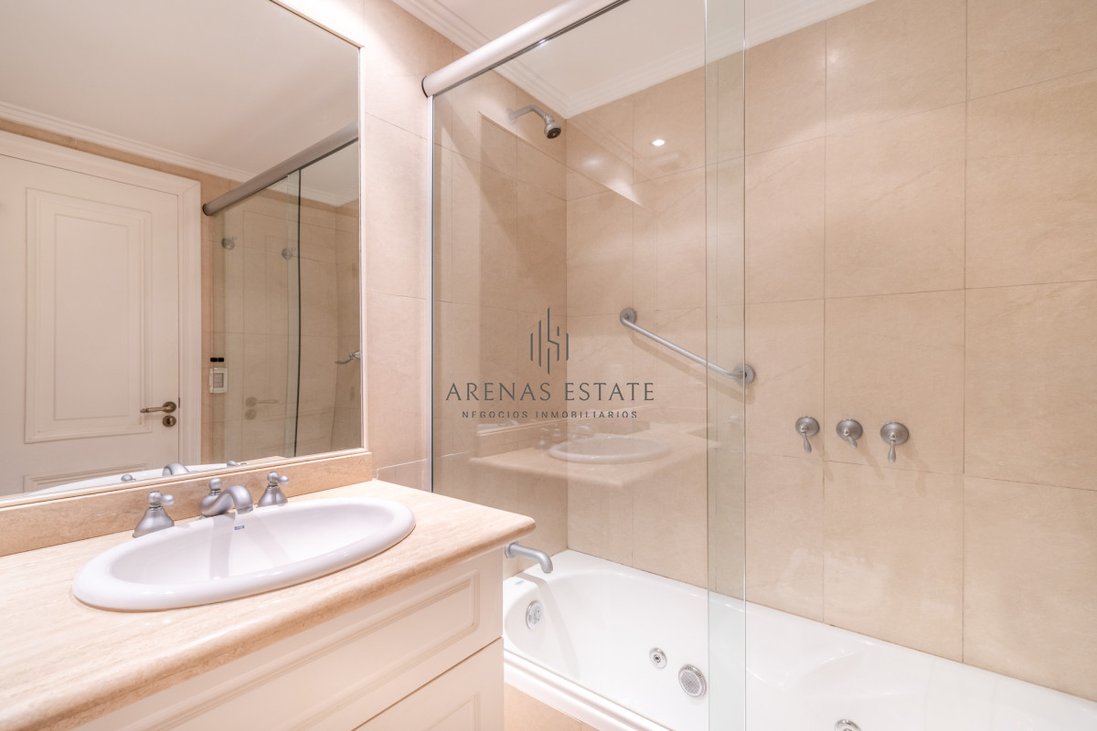 Apartamento ID.807 - Moderno Apartamento de 3 Dormitorios a Pocas Cuadras del Mar En Venta, Playa Brava