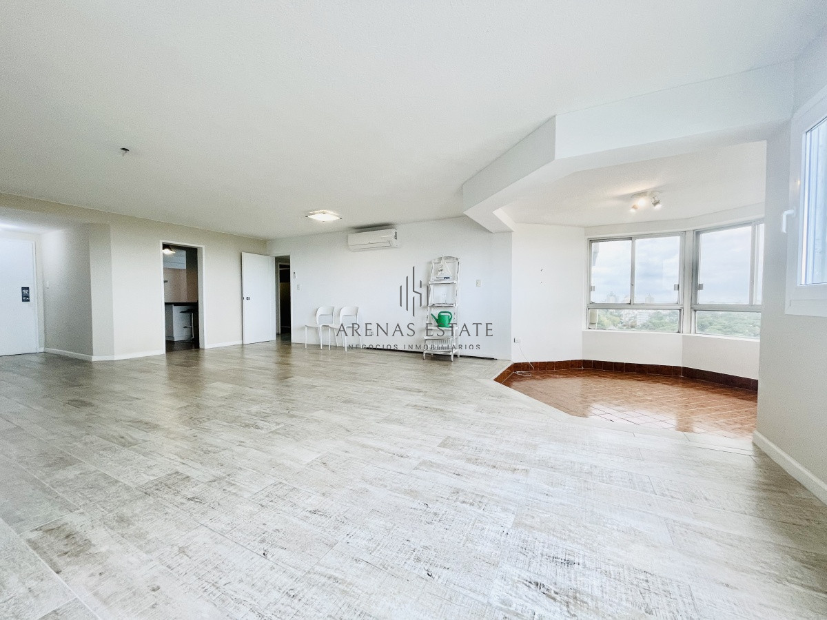 Apartamento ID.1134 - Venta y alquiler anual de amplio apartamento de tres dormitorios completamente reciclado sobre Roosevelt, Punta del Este