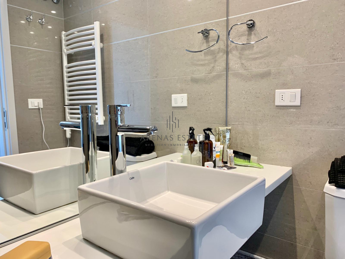 Apartamento ID.1313 - Venta de excelente Apartamento de dos Dormitorios, Playa Mansa