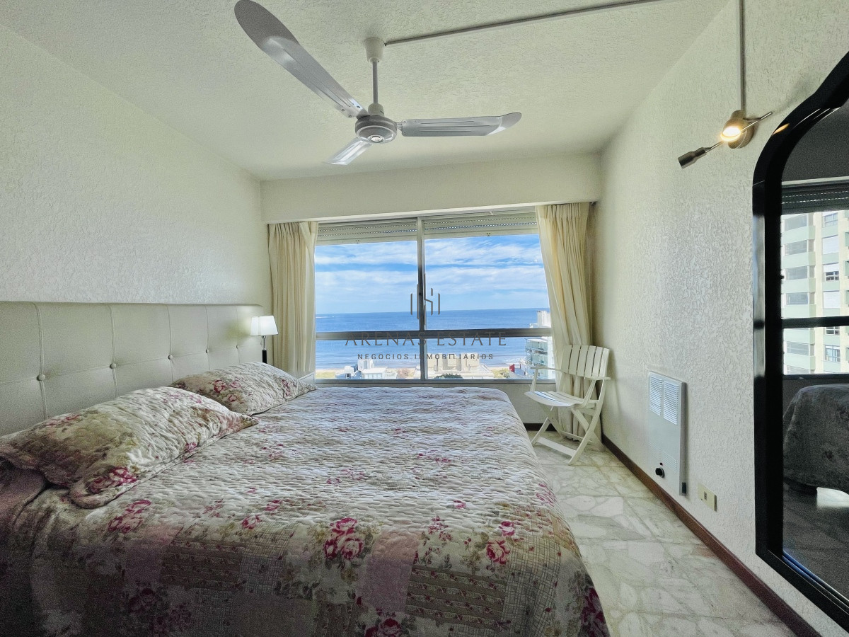 Apartamento ID.1868 - Apartamento de 3 Dormitorios en Playa Mansa con Vista al Mar