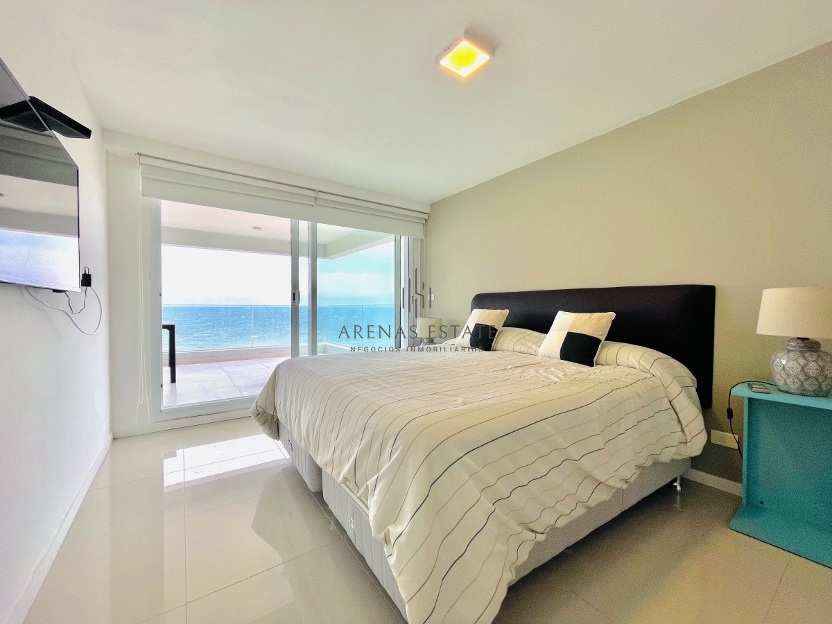 Apartamento ID.947 - Apartamento de 3 Dormitorios y Parrillero Frente al Mar, Playa Mansa