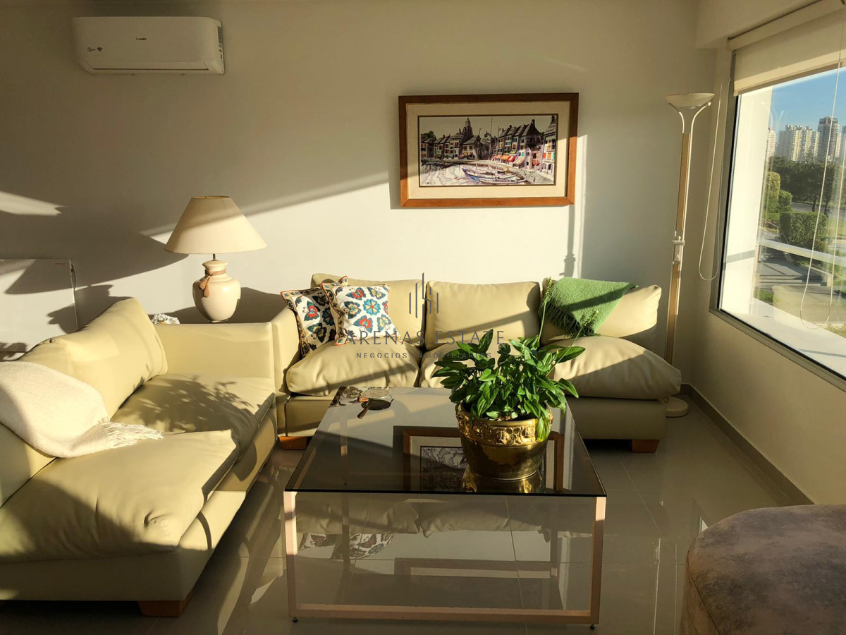 Apartamento ID.438 - Apartamento de 2 Dormitorios Frente a Playa Mansa