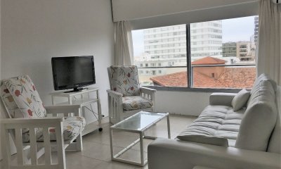 Apartamento de 1 Dormitorio y Medio en Península, Punta del Este