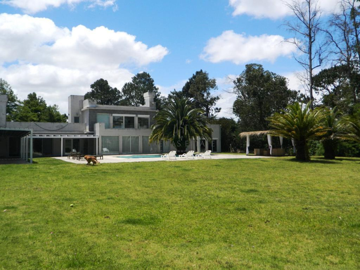 Casa ID.1550 - Moderna Casa de 4 Dormitorios en el Golf - Punta del Este
