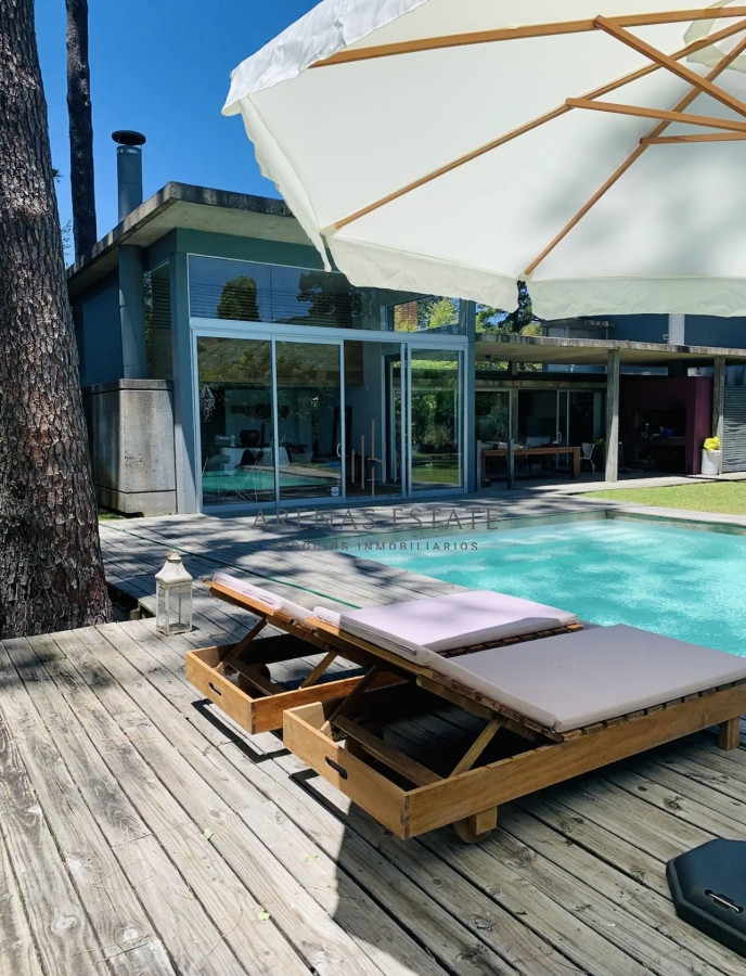 Casa ID.3864 - Moderna Casa de 4 Dormitorios y Piscina en Playa Mansa, Alquiler de Temporada