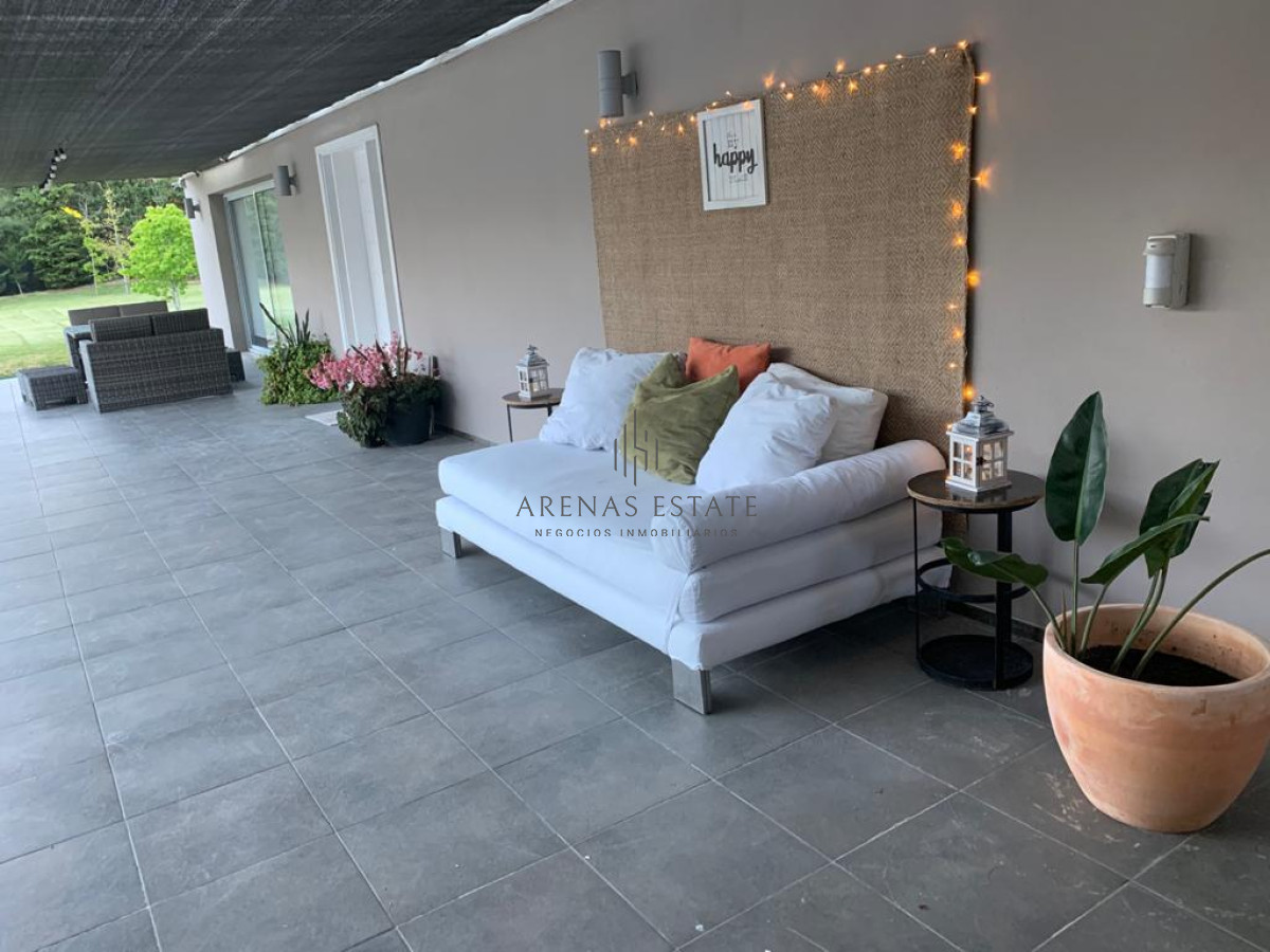 Casa ID.1550 - Moderna Casa de 4 Dormitorios en el Golf - Punta del Este