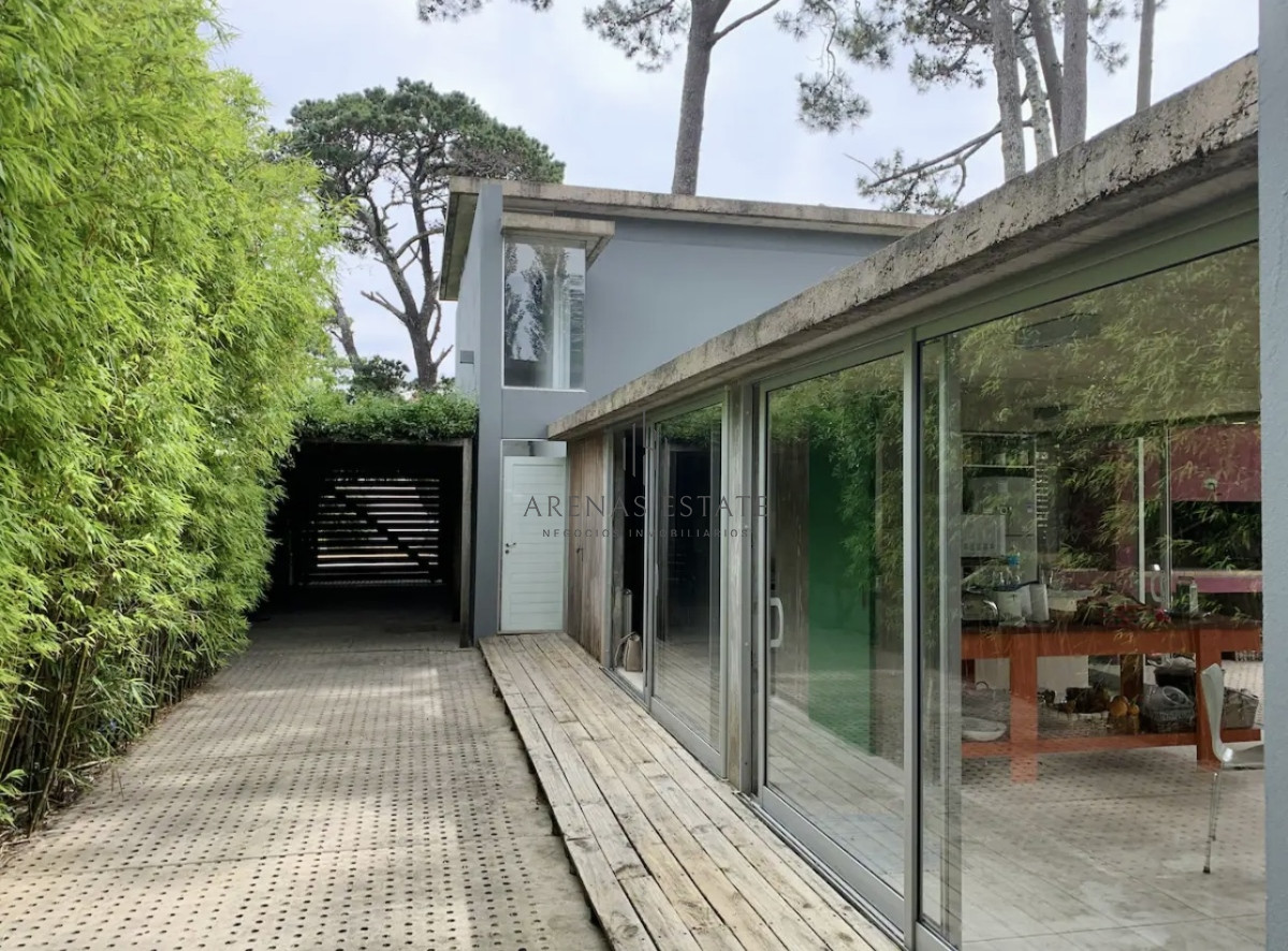 Casa ID.3864 - Moderna Casa de 4 Dormitorios y Piscina en Playa Mansa, Alquiler de Temporada