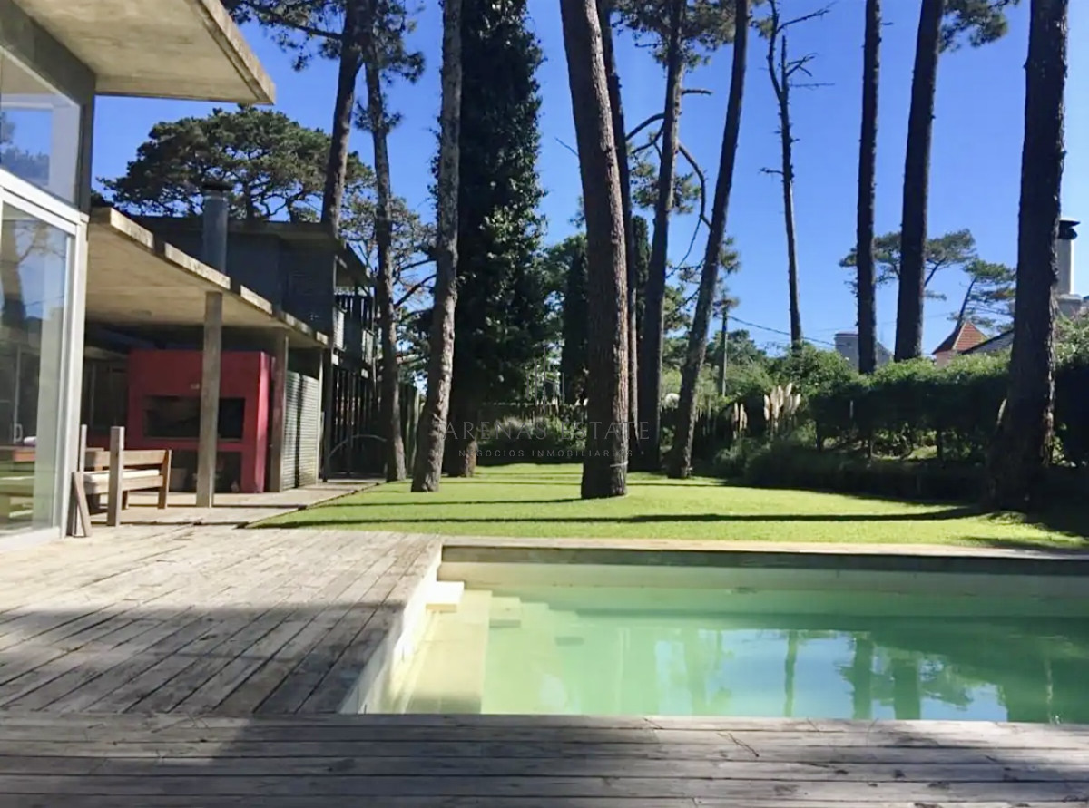 Casa ID.3864 - Moderna Casa de 4 Dormitorios y Piscina en Playa Mansa, Alquiler de Temporada