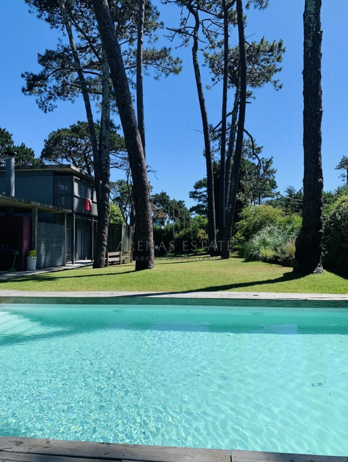 Casa ID.3864 - Moderna Casa de 4 Dormitorios y Piscina en Playa Mansa, Alquiler de Temporada