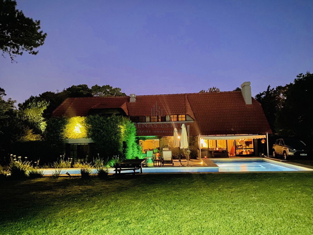 Casa ID.620 - Cómoda Casa de 5 Dormitorios y Piscina Climatizada en Punta del Este