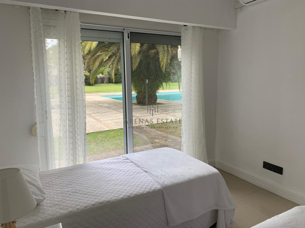 Casa ID.1550 - Moderna Casa de 4 Dormitorios en el Golf - Punta del Este