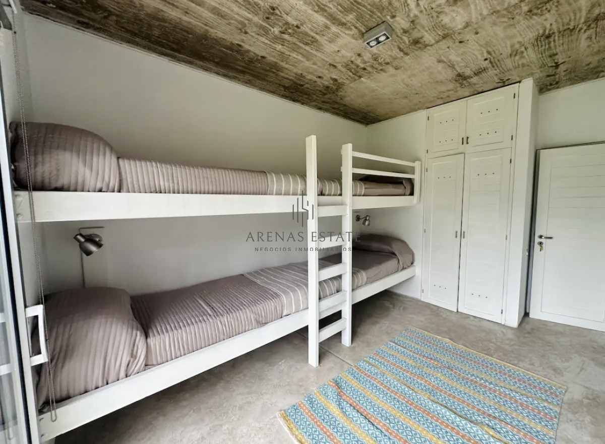 Casa ID.3864 - Moderna Casa de 4 Dormitorios y Piscina en Playa Mansa, Alquiler de Temporada