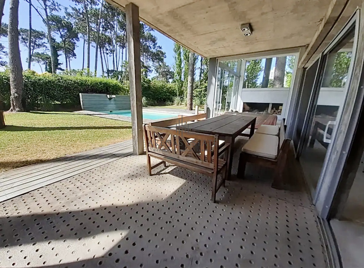 Casa ID.3864 - Moderna Casa de 4 Dormitorios y Piscina en Playa Mansa, Alquiler de Temporada