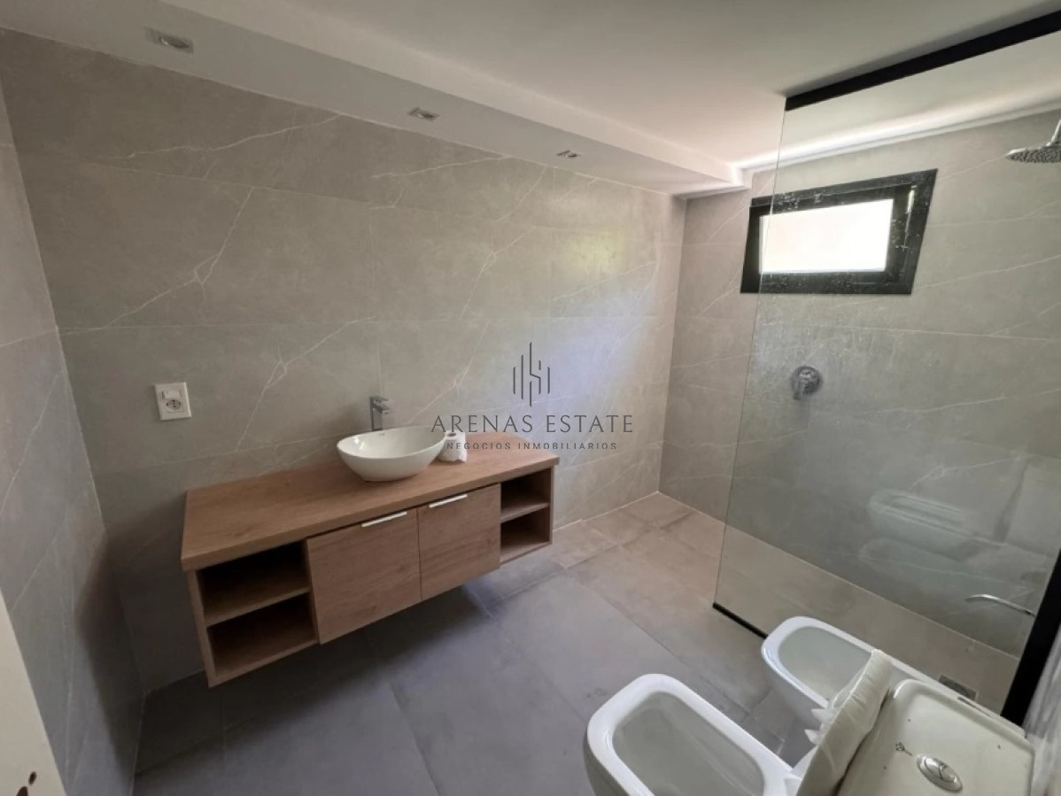 Casa ID.1132 - Casa de 4 Dormitorios con Piscina en San Rafael, Venta