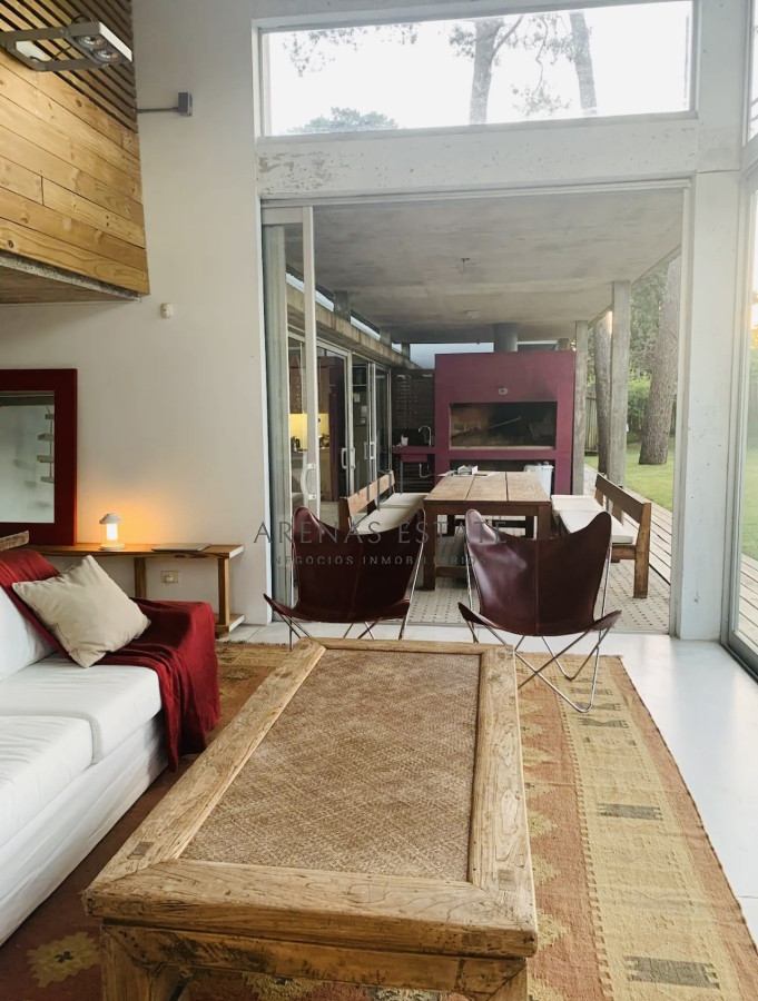 Casa ID.3864 - Moderna Casa de 4 Dormitorios y Piscina en Playa Mansa, Alquiler de Temporada