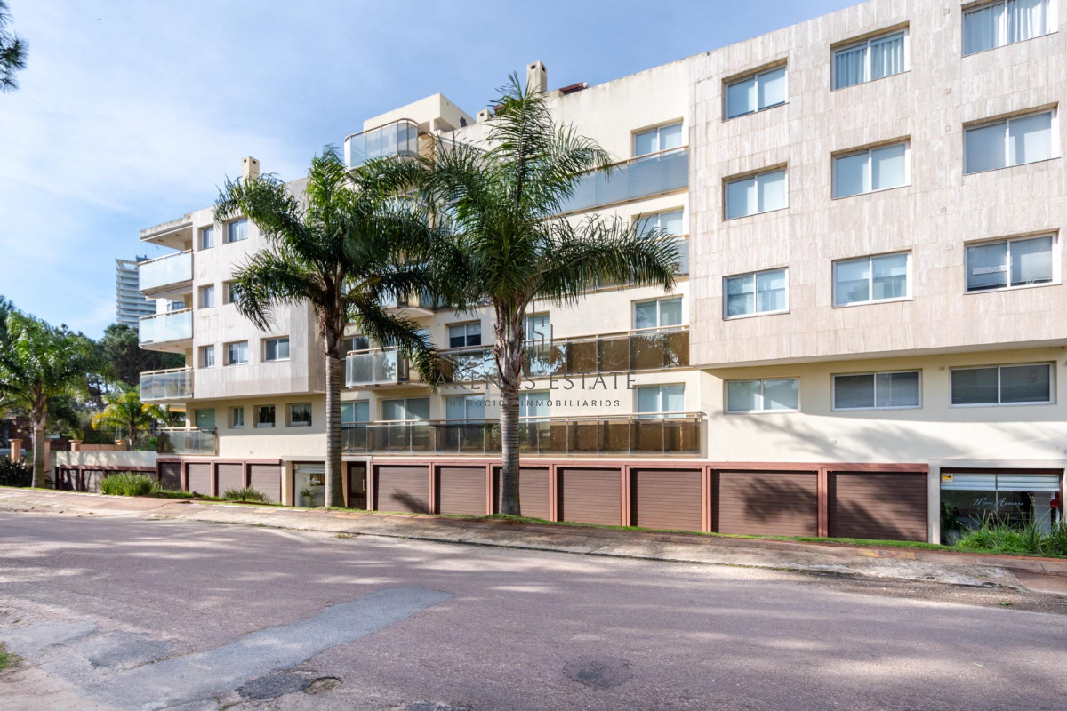 Apartamento ID.807 - Moderno Apartamento de 3 Dormitorios a Pocas Cuadras del Mar En Venta, Playa Brava