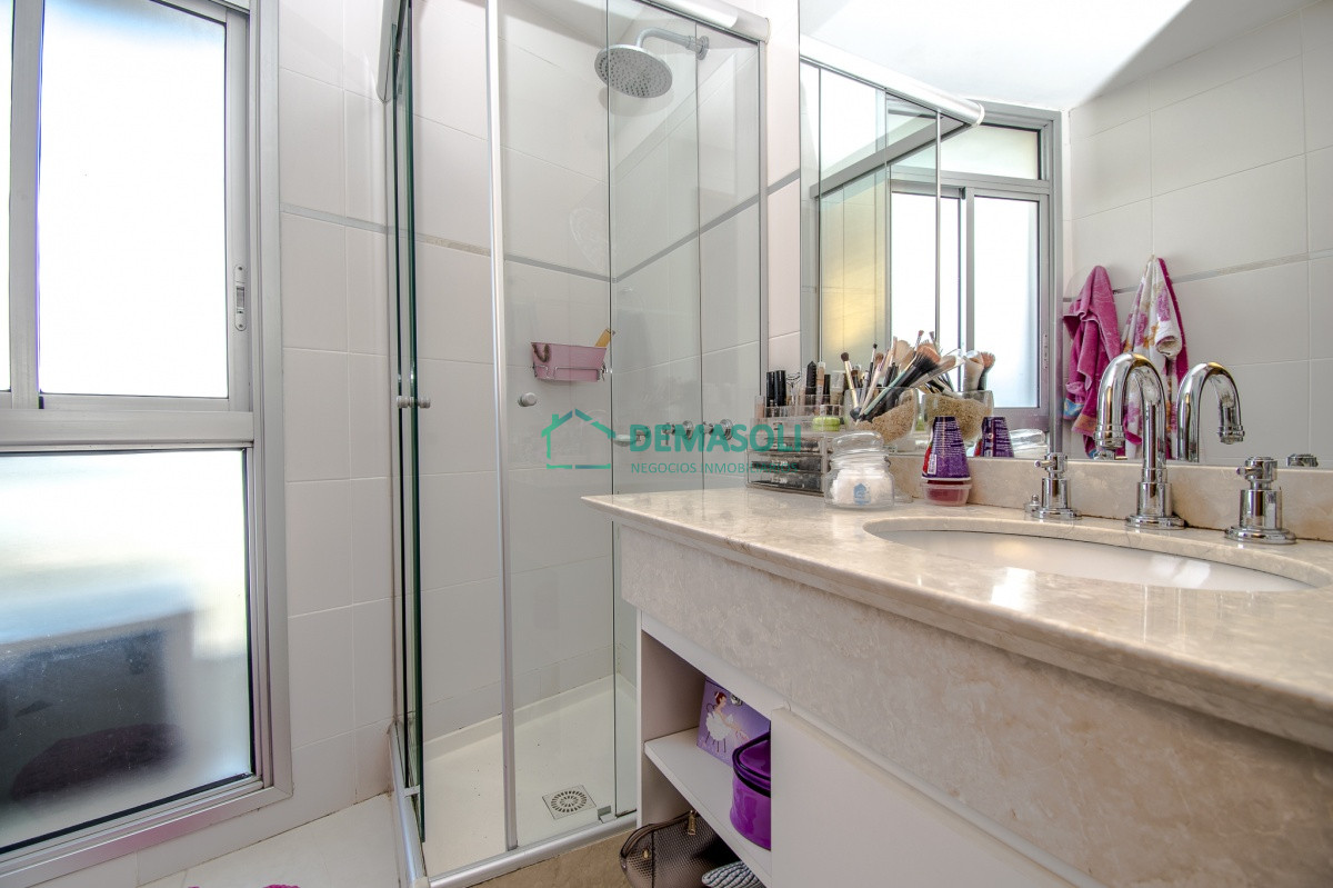 Apartamento ID.669 - Venta de apartamento de tres dormitorios más dependencia en playa Mansa, Punta del Este
