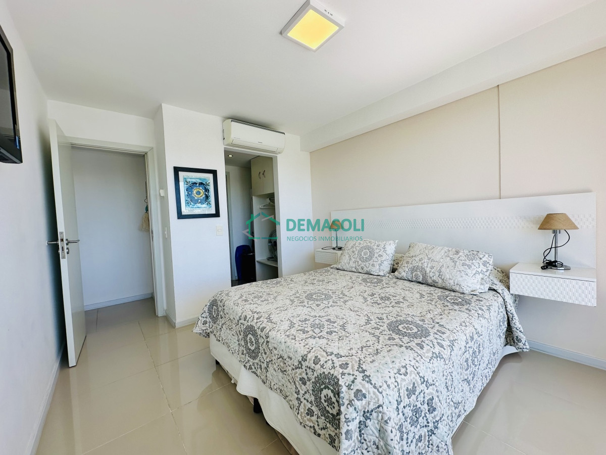 Apartamento ID.1018 - Moderno Apartamento de dos Dormitorios sobre Roosevelt en Venta