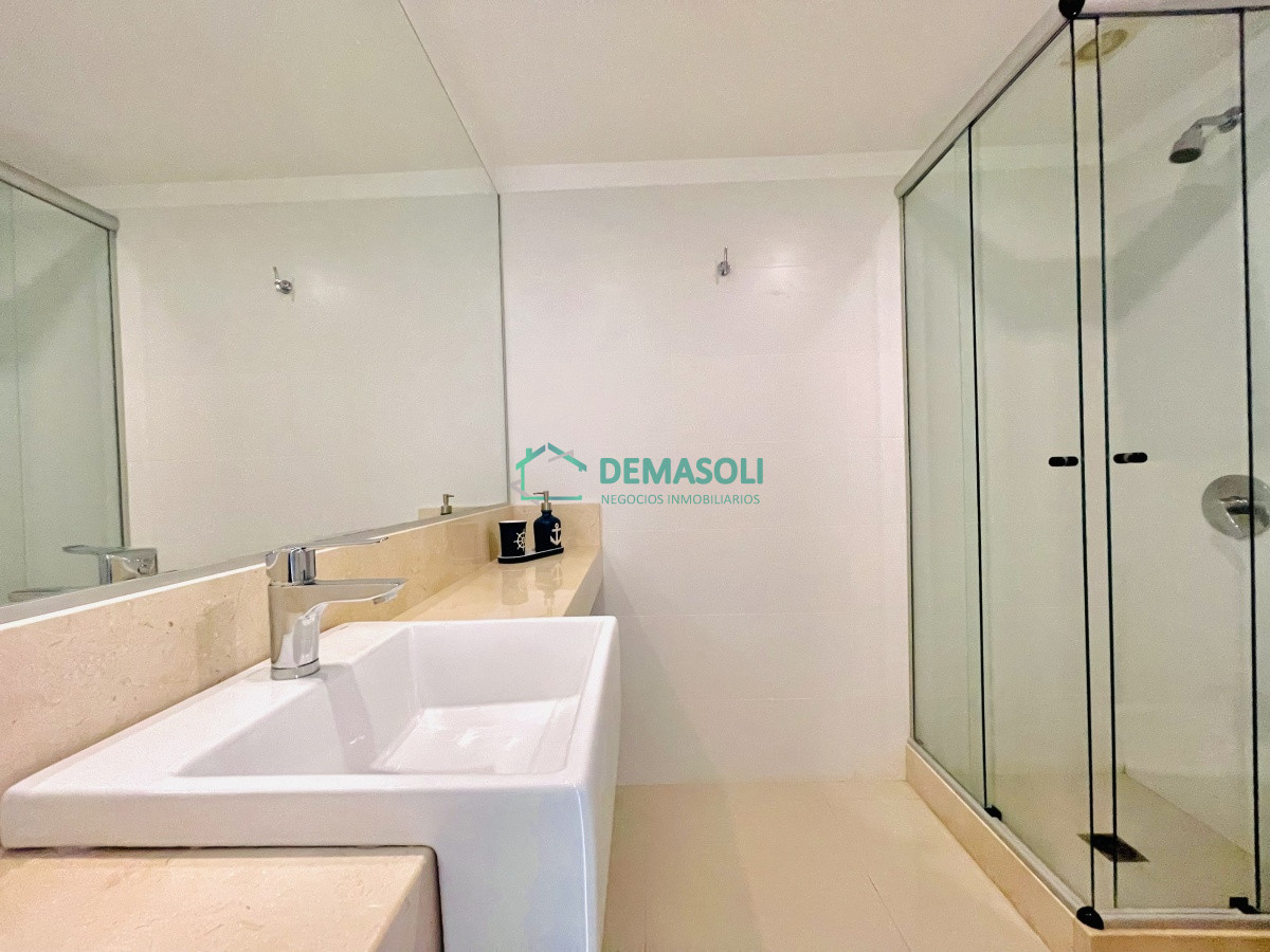 Apartamento ID.763 - Apartamento de 3 Dormitorios y Parrillero Frente al Mar, Playa Mansa