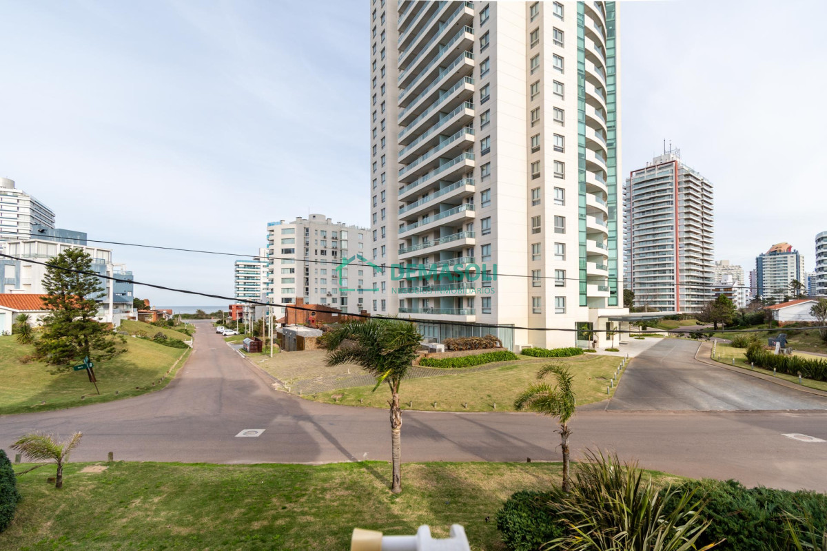 Apartamento ID.829 - Moderno Apartamento de 3 Dormitorios a Pocas Cuadras del Mar En Venta, Playa Brava