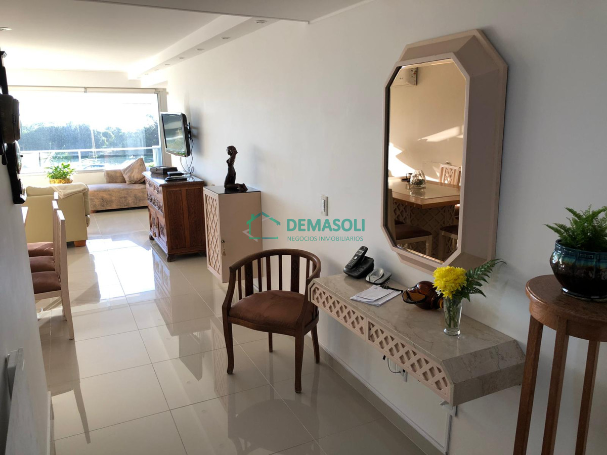 Apartamento ID.776 - Apartamento de 2 Dormitorios Frente a Playa Mansa