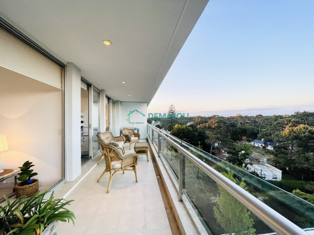 Apartamento ID.1018 - Moderno Apartamento de dos Dormitorios sobre Roosevelt en Venta