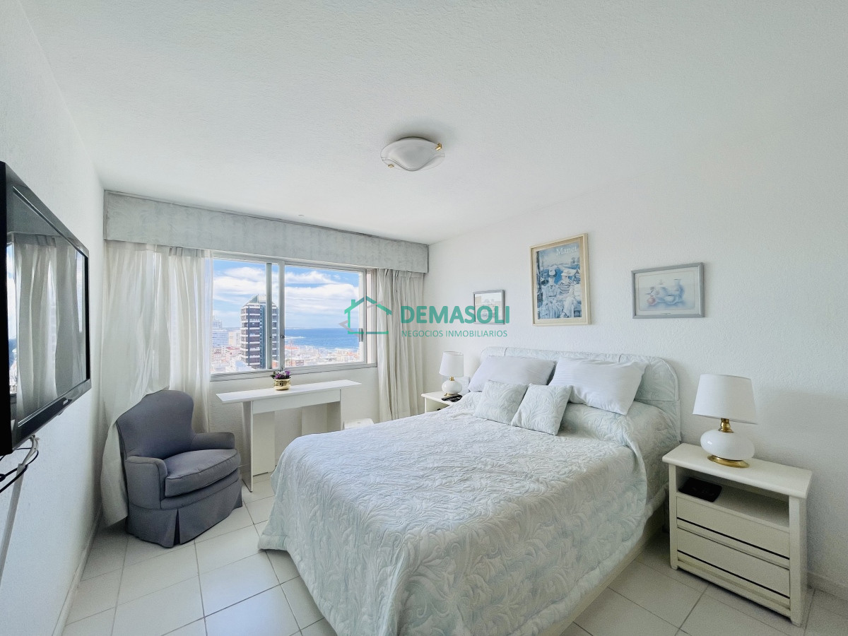 Apartamento ID.957 - Apartamento de 4 Dormitorios con Vista al Mar - Península de Punta del Este, Venta y Alquiler