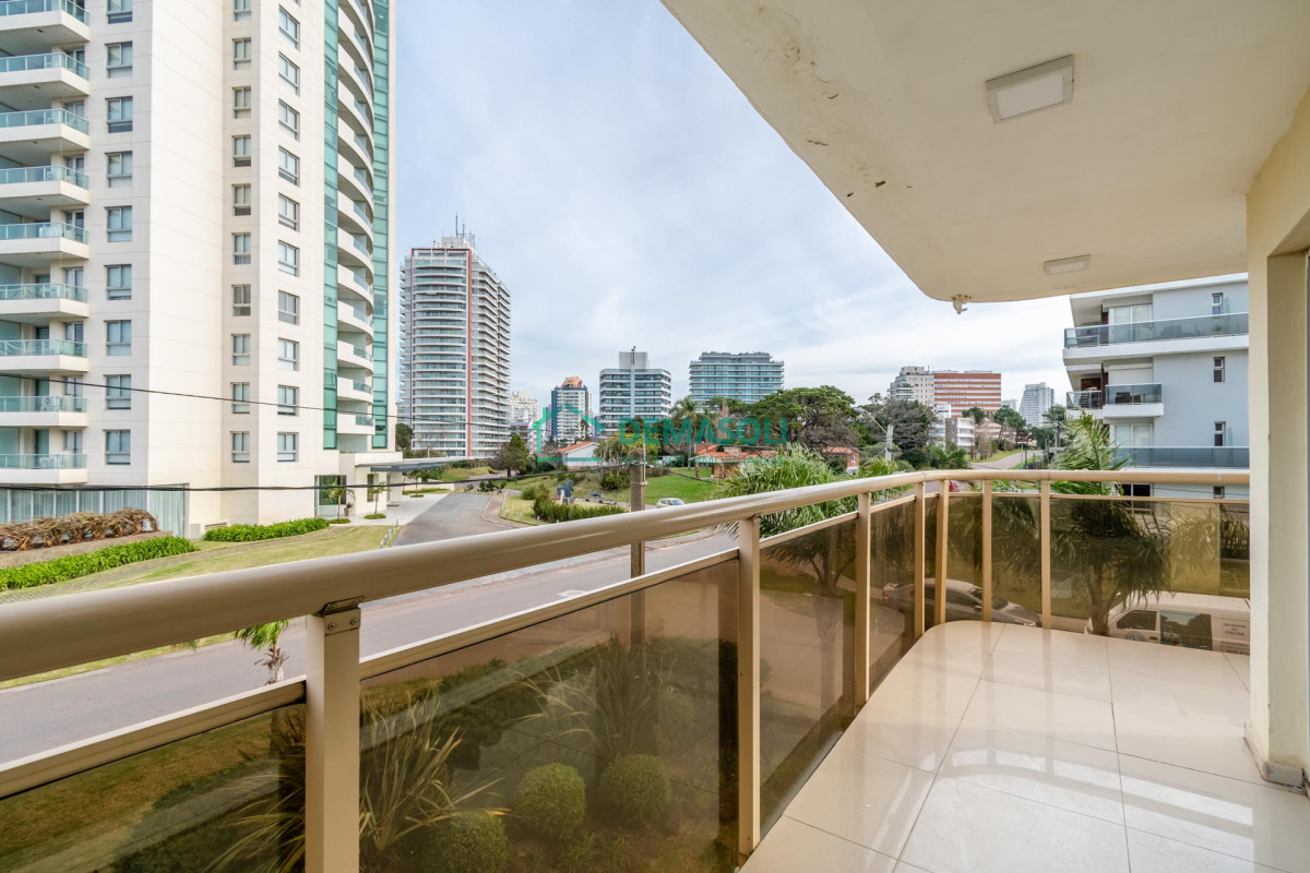 Apartamento ID.829 - Moderno Apartamento de 3 Dormitorios a Pocas Cuadras del Mar En Venta, Playa Brava