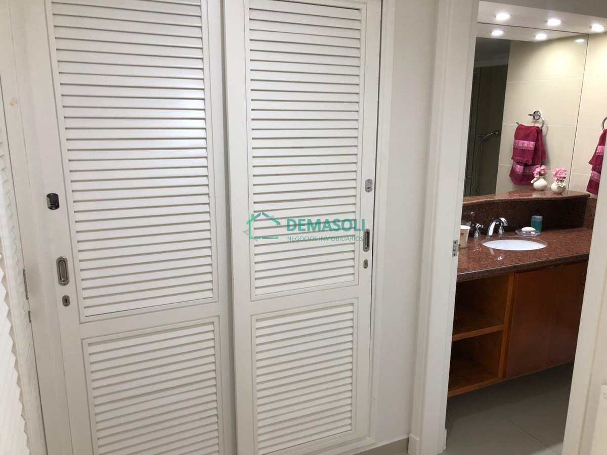 Apartamento ID.776 - Apartamento de 2 Dormitorios Frente a Playa Mansa