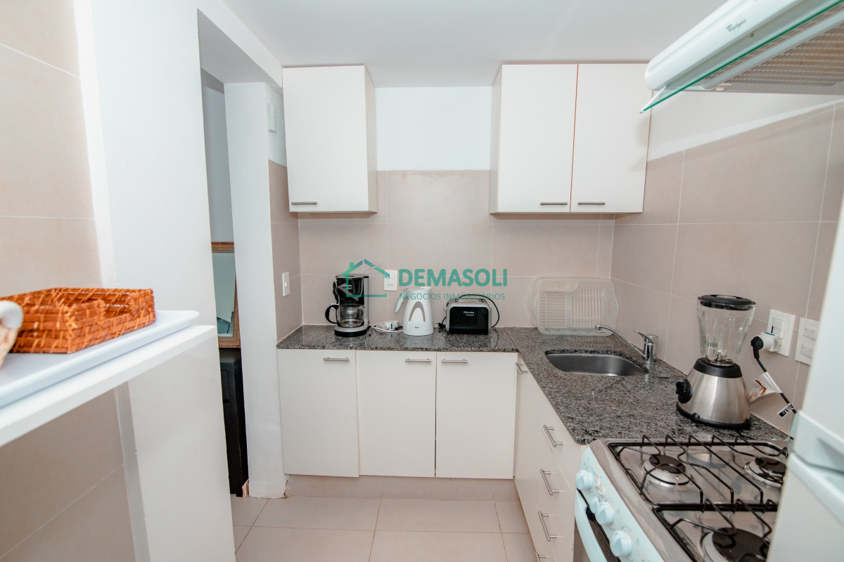 Apartamento ID.654 - Venta de apartamento de planta baja con salida al jardín de tres dormitorios en Playa Montoya
