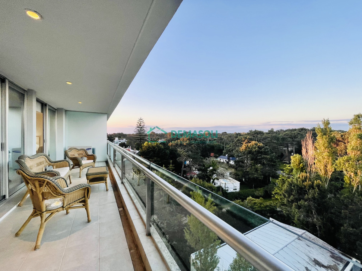 Apartamento ID.1018 - Moderno Apartamento de dos Dormitorios sobre Roosevelt en Venta